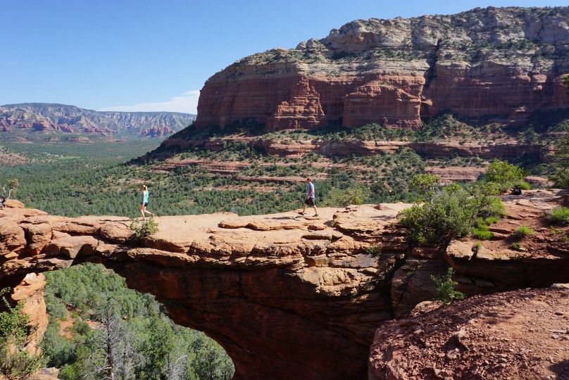 Sedona hike devils bridge on 3 day itinerary couple walking