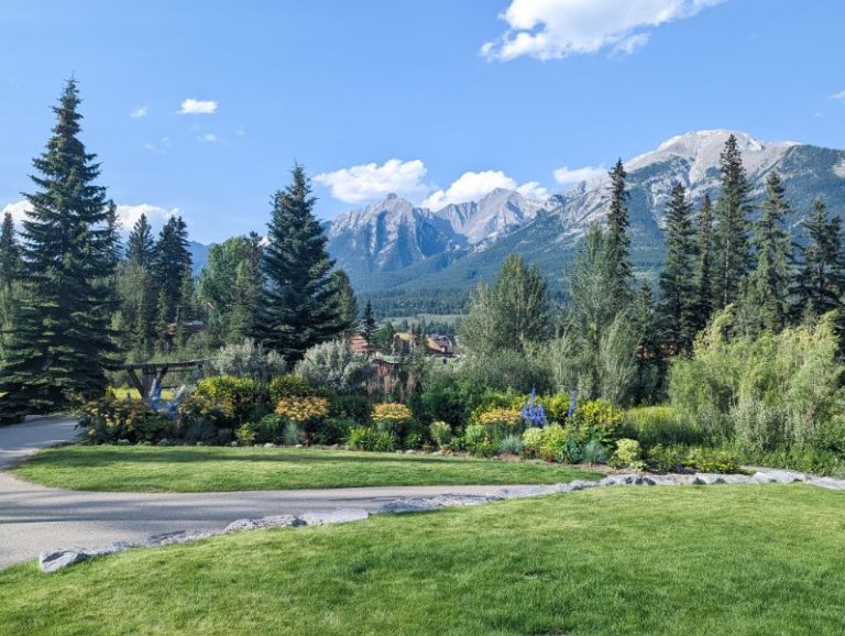 canmore vs banff choosing canmore rockies