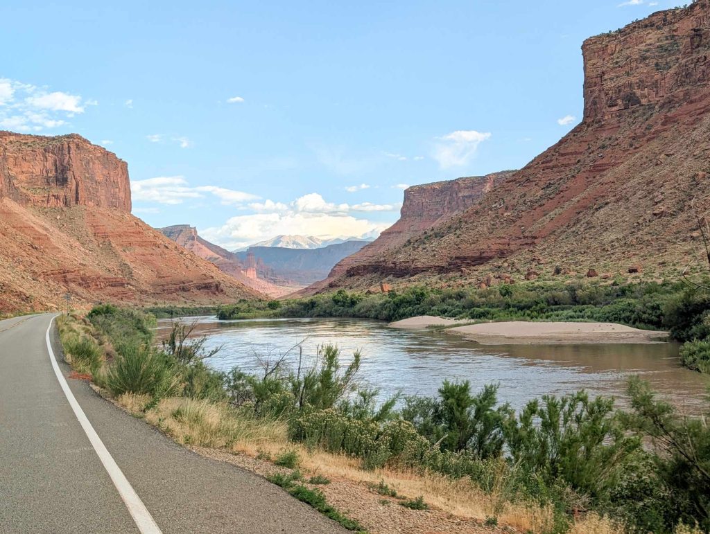 Montrose to Moab closest airport drive